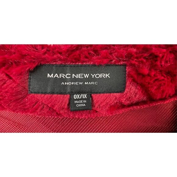NWT Marc New York Faux Fur Cranberry Shawl - Picture 2 of 5